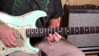 THE SRV Lick - Blues Guitar Lessons - Soloing - The Stevie Ray Vaughan Turnaround Lick